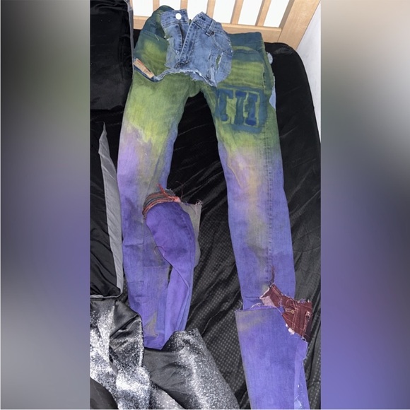 Distressed Stacked Jeans 🎨 - Picture 1 of 5